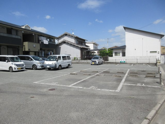 ガーデンハイツの駐車場