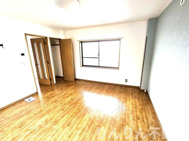 【居間・リビング】 | メゾンデ・レヴ | こちらの居間で趣味の時間をお楽しみください