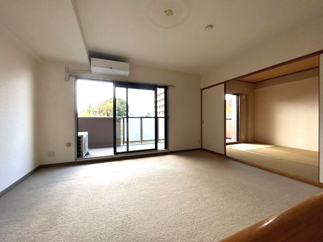 【居間・リビング】