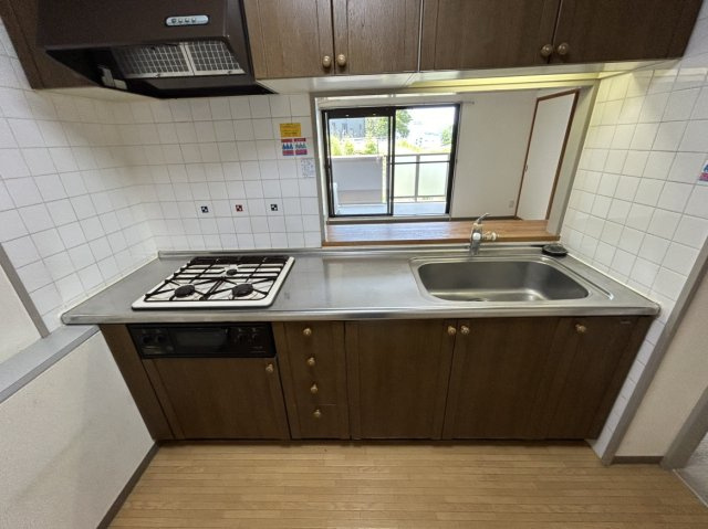 【キッチン】 | お料理をしながら、お子さんの様子が見れる対面キッチン。
