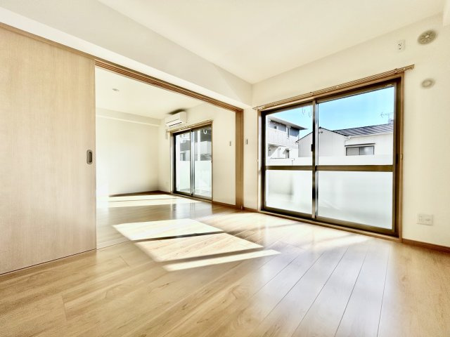 ハピネス紀和の洋室