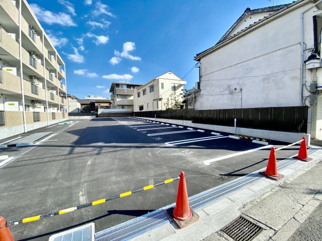 ハピネス紀和の駐車場