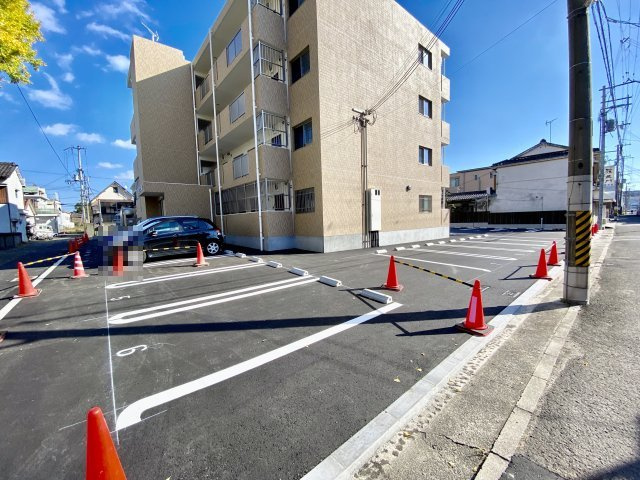 ハピネス紀和の駐車場