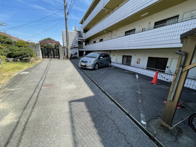 【駐車場】 | ビアンコ・ディ・モーラ