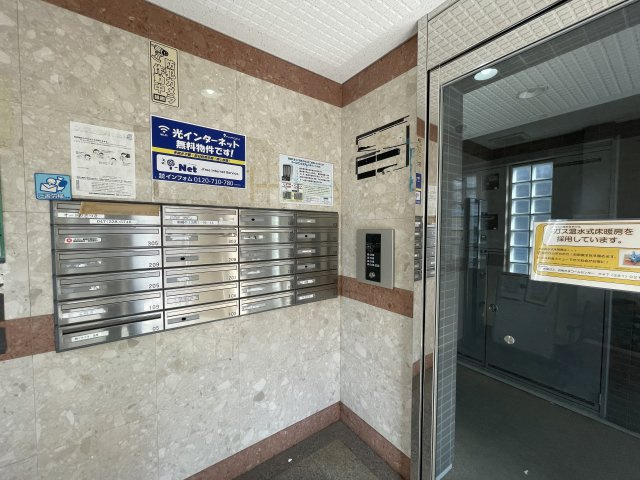 オードリさつきのエントランス|オートロックになっています