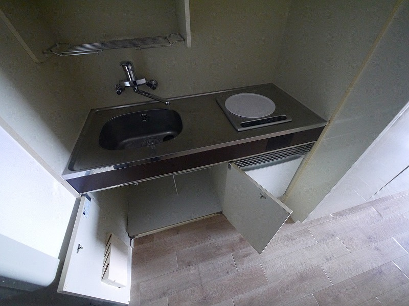 クレアーレ学園前のキッチン|コンパクトなキッチンで掃除もラクラク