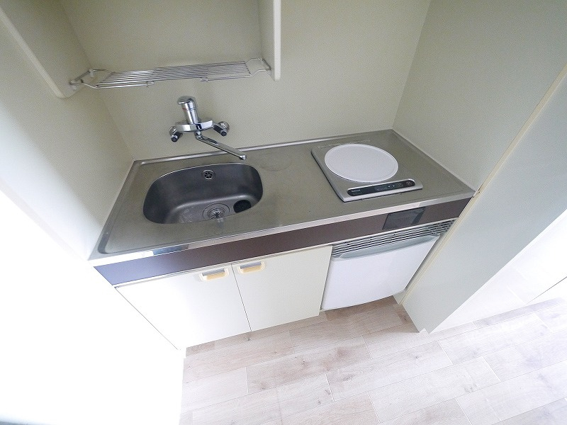 クレアーレ学園前のキッチン|コンパクトなキッチンで掃除もラクラク