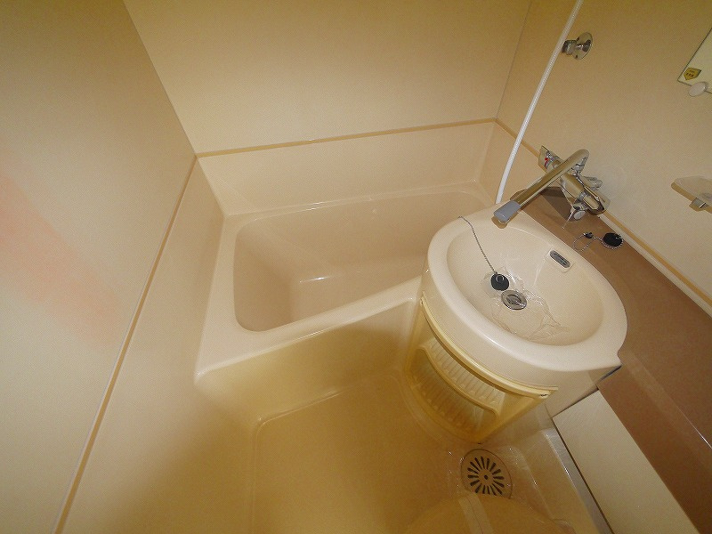 クレアーレ学園前の浴室|コンパクトで使いやすいお風呂です