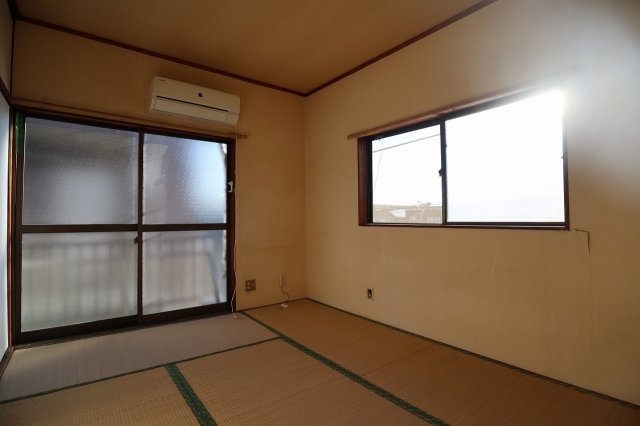 日の出コーポの居間・リビング|ゆったり過ごせる居間です