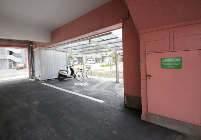 協和ビルの駐車場