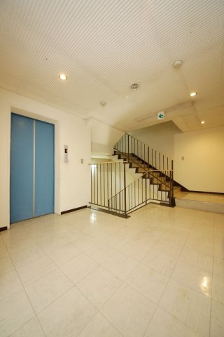 協和ビルのロビー