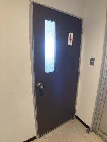 協和ビルの玄関