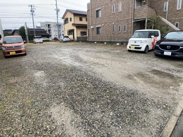 協和ビルの駐車場