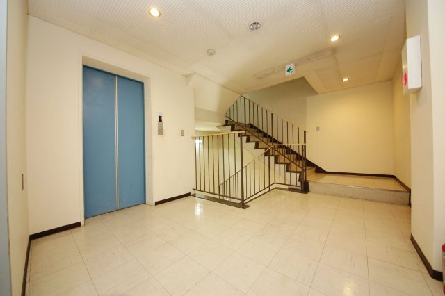 協和ビルのロビー