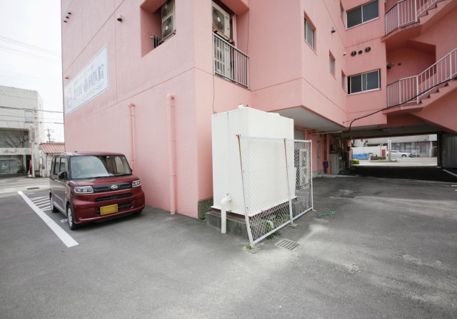 協和ビルの駐車場