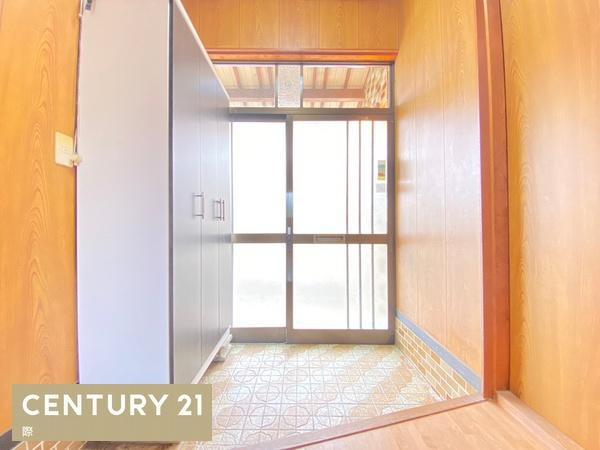 有田市宮原町道　中古戸建の玄関|【玄関】
玄関横にシューズボックスついているので片付いた玄関がキープできます