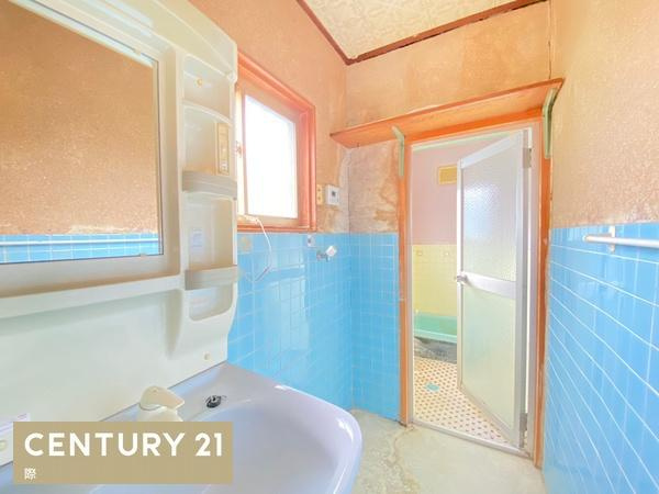 有田市宮原町道　中古戸建の独立洗面台|【洗面所】
明るい洗面所