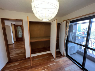 【収納】 | ユトリロ新川 | 4.5帖洋室 押入