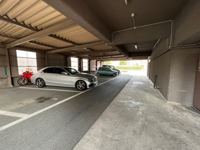 【駐車場】 | ユトリロ新川 | 敷地内駐車場