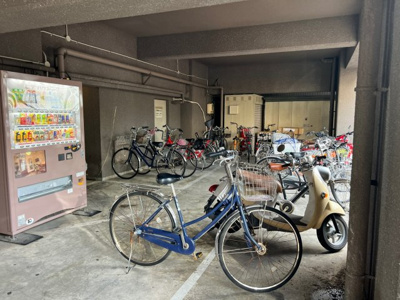 【その他共用部分】 | ユトリロ新川 | 駐輪場