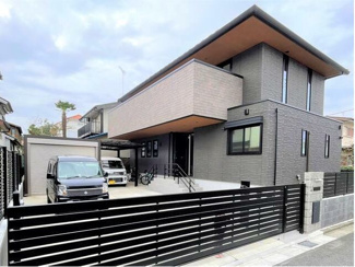 【外観】 | バルコニーは南東向きにつき陽当りや通風は良好です。