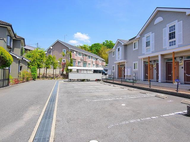 ウッディタウンＢの駐車場|車をお持ちの方に嬉しい駐車場付きの物件です