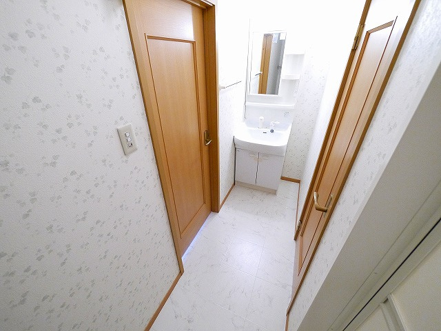 ウッディタウンＢの洗面所|スペースが確保できる洗面所です