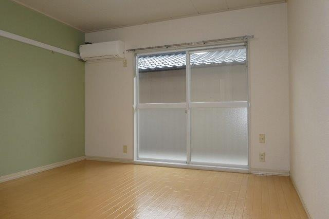 コーポアリメントの居間・リビング|洋室