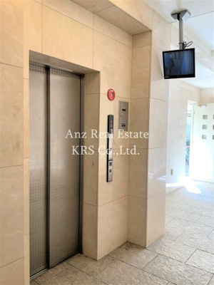 【その他共用部分】 | ＶＩＬＬＥＮＥＵＶＥ西本町 | エレベーターは防犯カメラが付いているので、安心です♪