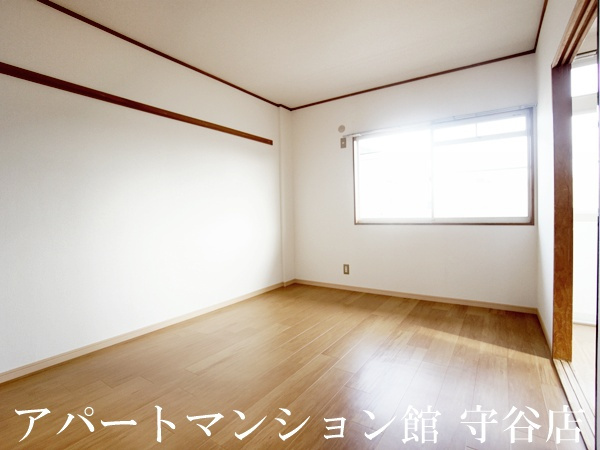 ハイツ愛里の洋室