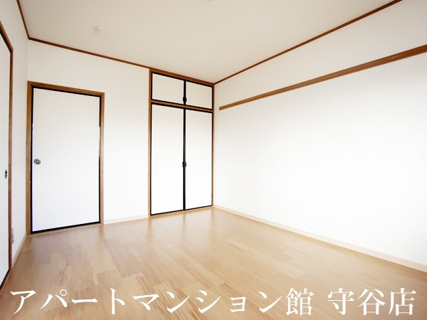 ハイツ愛里の洋室