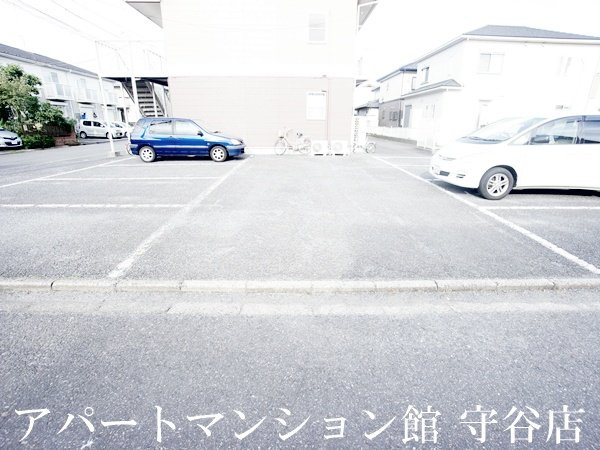 ハイツ愛里の駐車場