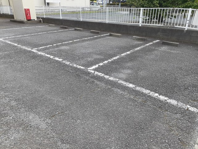 ハイツ愛里の駐車場