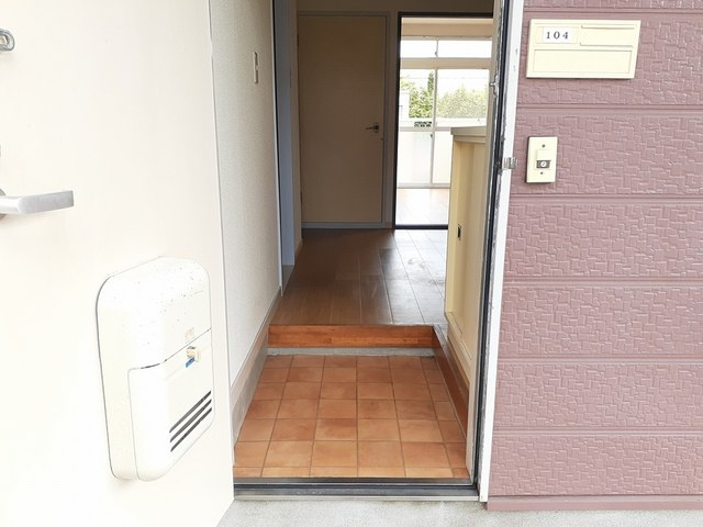 ハイツ愛里の玄関