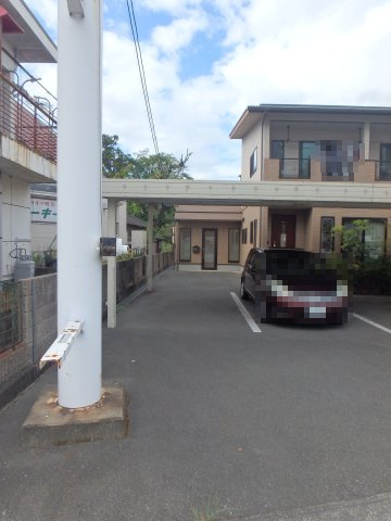 酒津貸事務所の駐車場