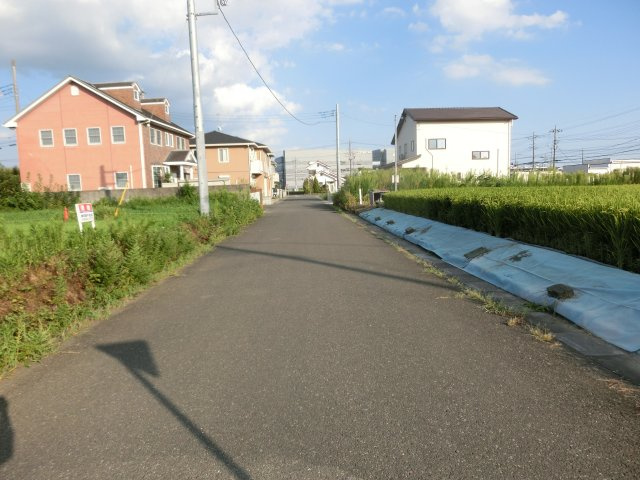 熊谷市久下４丁目の売地の前面道路含む現地写真