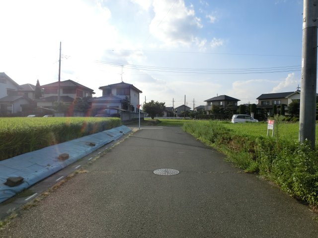 熊谷市久下４丁目の売地の前面道路含む現地写真