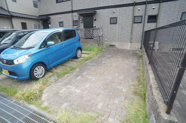 林タウンハウスⅡの駐車場