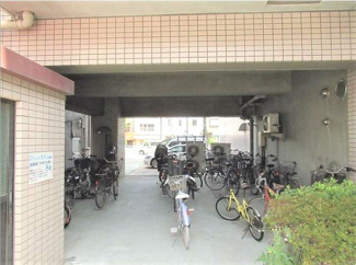 【駐車場】 | 屋根付き駐輪場があります(^^)/