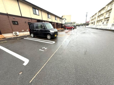 【駐車場】 | エヴァーグリーンヒルズ | 使い勝手のいい洋室です