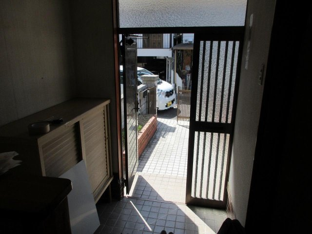 高知市大津乙　中古住宅の玄関