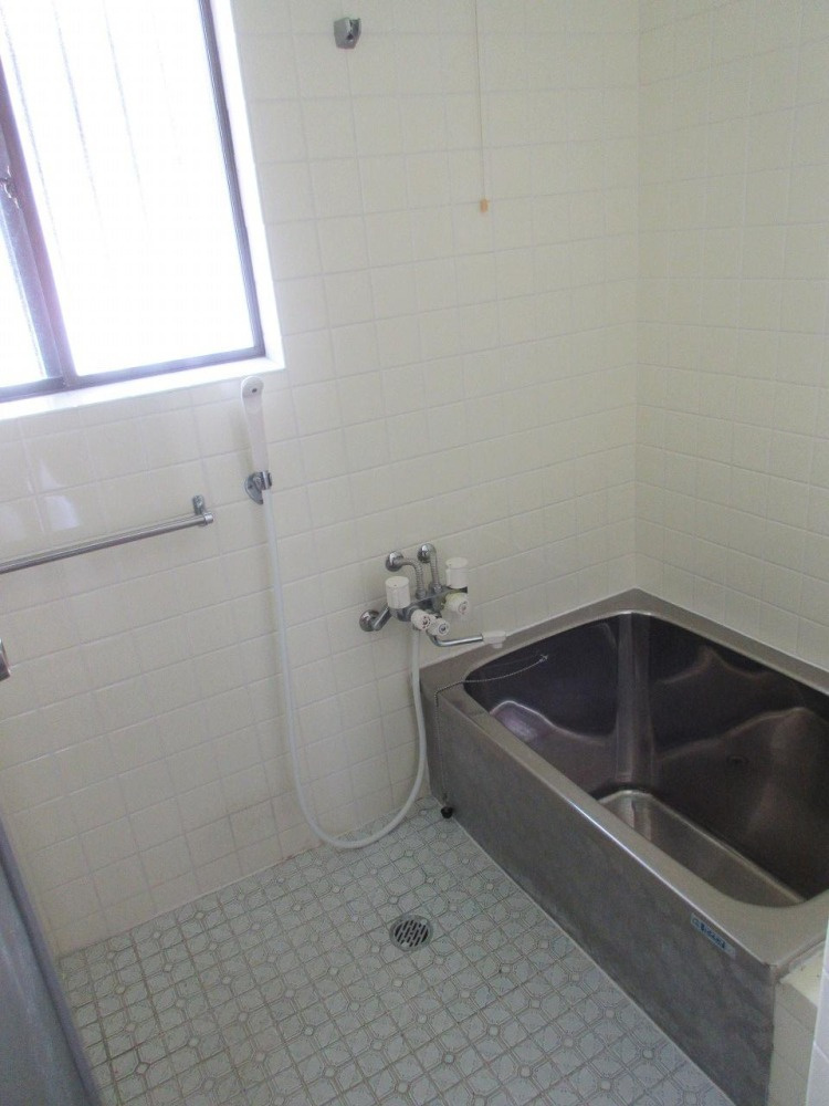 高知市大津乙　中古住宅の浴室