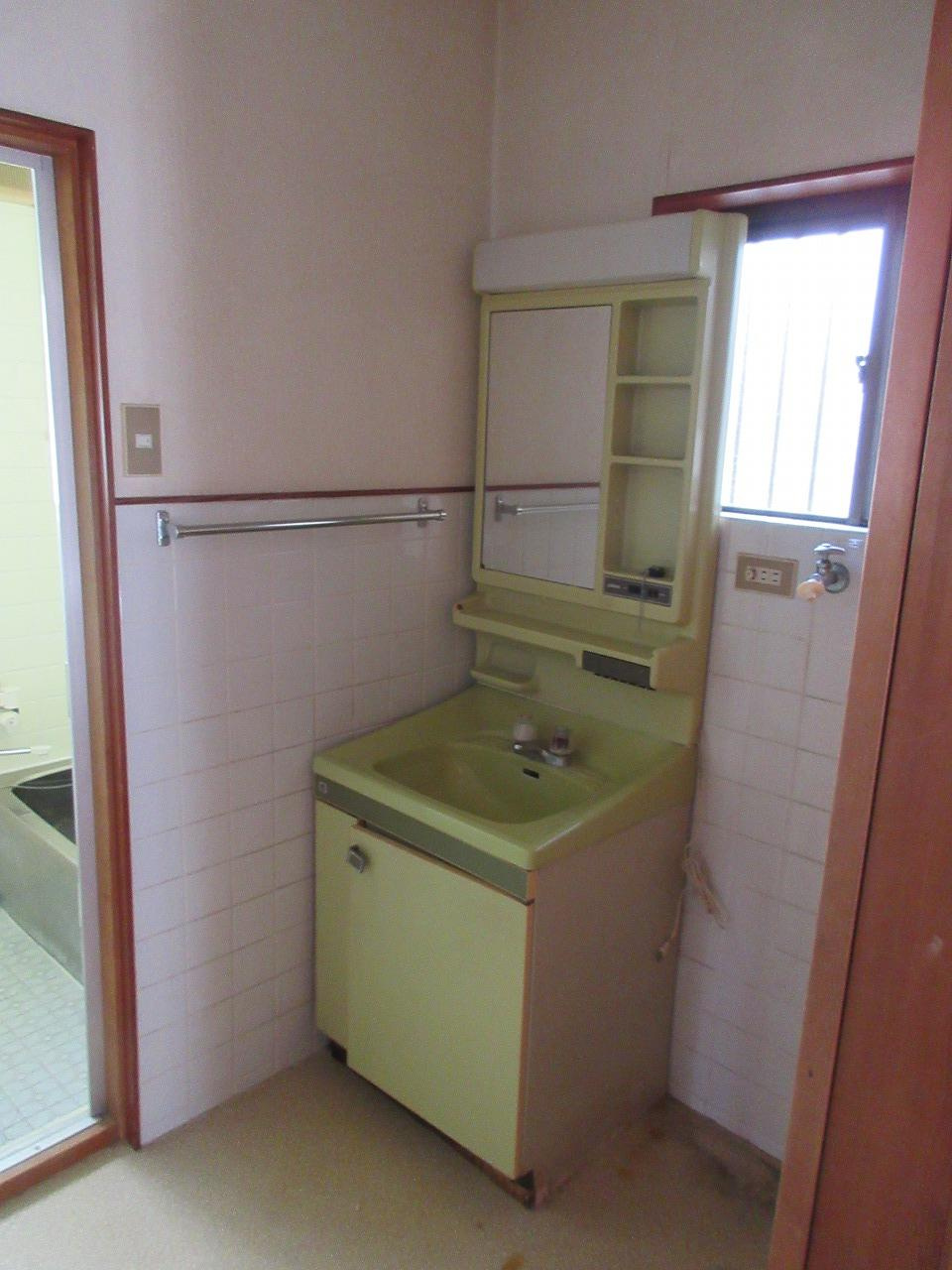 高知市大津乙　中古住宅の独立洗面台