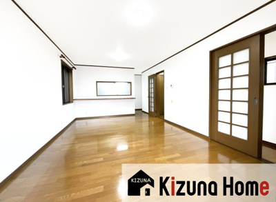 【居間・リビング】 | 枚方市長尾谷町1丁目　中古戸建 | 令和７年2月にリフォーム完了しました（＾◇＾）リニューアルした室内で新生活をスタートして頂けます！