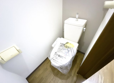 【トイレ】 | 枚方市長尾谷町1丁目　中古戸建 | 【トイレ2ヶ所】万が一の時に「あって良かった！」となりますよ。忙しい朝の支度で、トイレの順番待ちは緩和されますね。