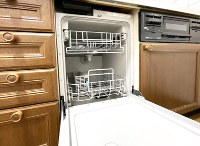 【キッチン】 | 枚方市長尾谷町1丁目　中古戸建 | 【食器洗浄乾燥機】環境にも奥様の手にも優しい設備です《令和7年２月に新調済》