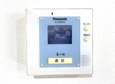 【防犯設備】 | 枚方市長尾谷町1丁目　中古戸建 | 【TVモニター付インターホン】玄関ドアを開けずに来客が確認出来るのでセキュリティ的にも安心ですね。