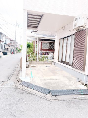 鶴ヶ丘K戸建の駐車場