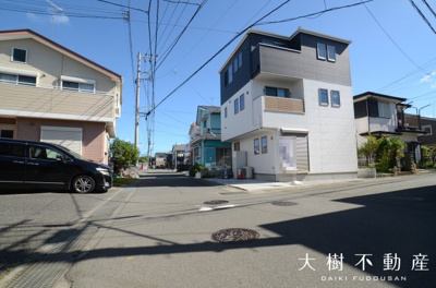 【前面道路含む現地写真】 | 海老名市門沢橋5丁目　新築戸建て　全１棟　【仲介手数料無料】