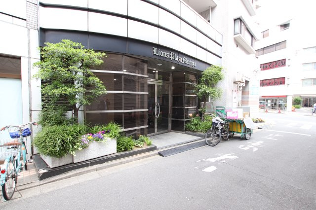 ライオンズプラザ町屋のエントランス